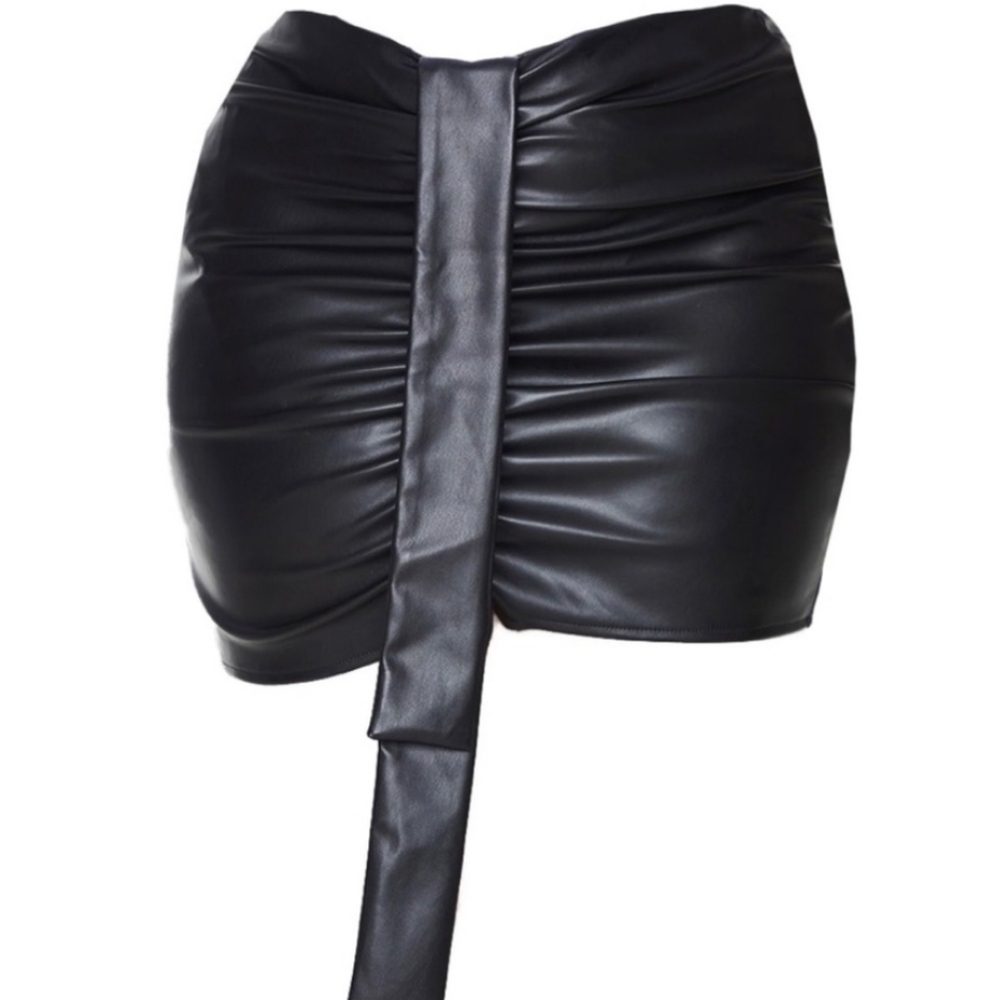 Pretty Little Thing Plus Size Faux Leather V Front Ruchef Mini Skirt